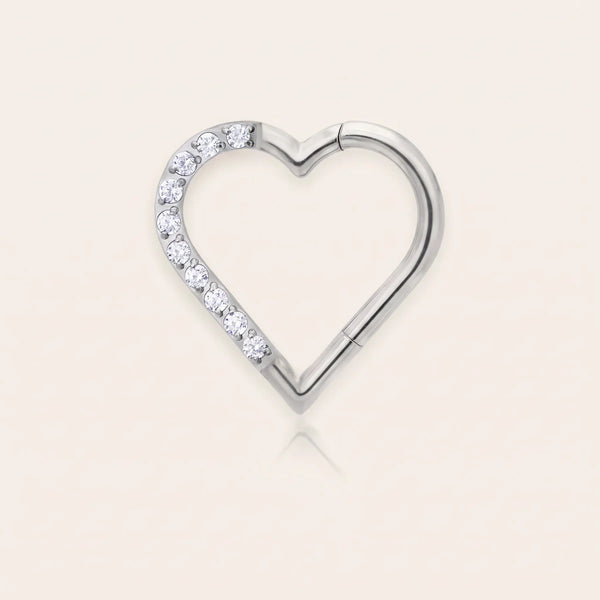 Daith heart clicker titane Aurea côté gauche — cœur pavé de cristaux, titane poli, sans nickel