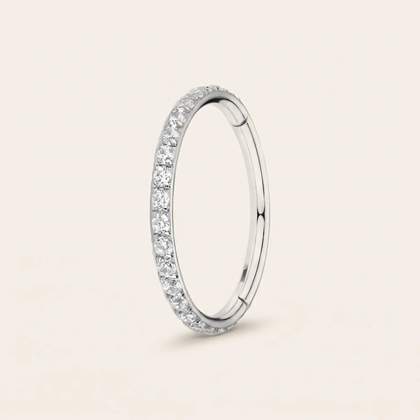 Anneau seamless pavé titane Aurea — bague clicker sertie de cristaux, titane poli, sans nickel